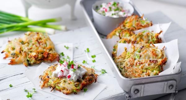 Pataniscas de couve coração com molho de rabanetes