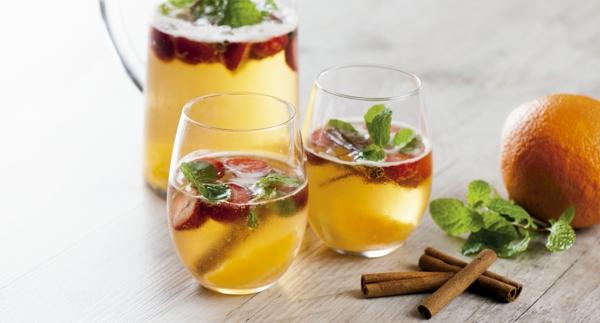 Receita Sangria de Espumante com Morangos