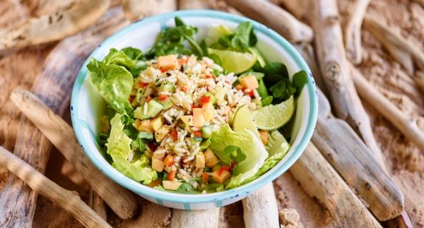 Receita Low Carb - Salada de Pepino e Papaia com Arroz Selvagem