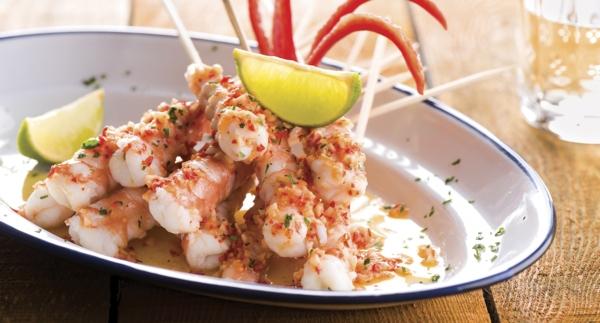 Espetadas de camarão com especiarias
