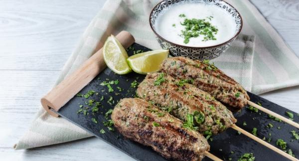 Receita Kebabs de Vaca com Molho de Iogurte | Cooking Classes