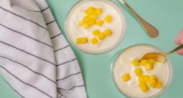 Mousse de chocolate branco, iogurte e manga | Especial Monsieur Cuisine