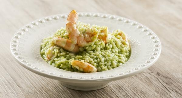 Risoto de gambas e molho de rúcula