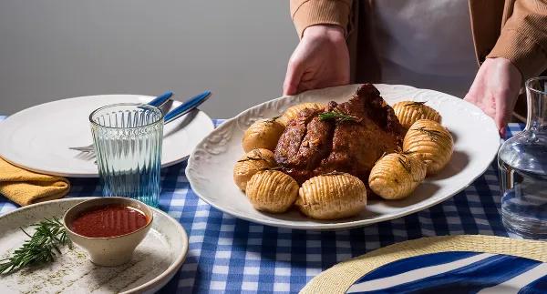 Cachaço de Porco com Batata Hasselback