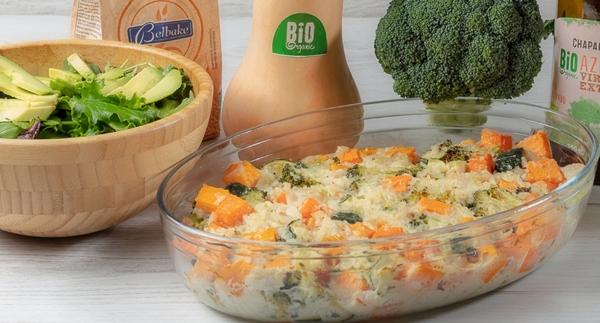 Receita Low Carb - Gratinado de Peixe e Legumes com Salada de Alface e Abacate