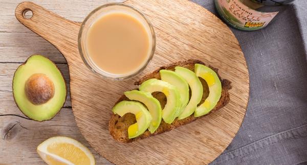 Receita Vegan - Pão Torrado com Azeite, Abacate e Sumo de Limão