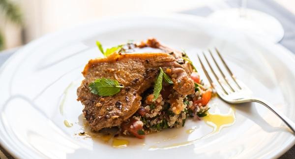 Receita Low Carb - Costeletas de Borrego com Quinoa e Ervas