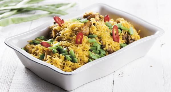 Arroz de frango com legumes e açafrão
