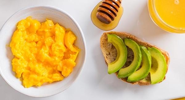 Receita Vegetariana - Ovos e Abacate (pré-treino)