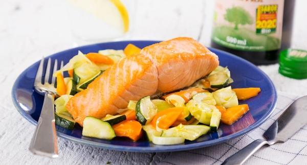 Receita Sem Glúten - Salmão Grelhado com Legumes Salteados