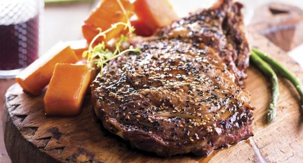 Bife da vazia com sementes de sésamo e abóbora