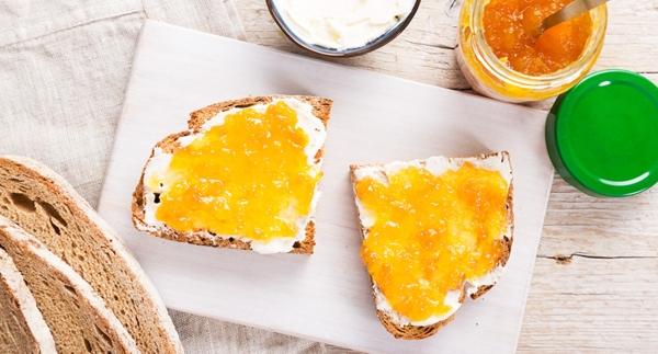 Receita Vegetariana - Torrada com Queijo Quark e Compota de Abóbora