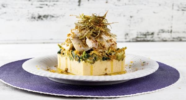 Bacalhau lascado com legumes e puré de grão