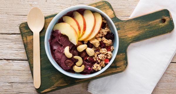 Receita Vegan - Bowl de Açaí com Muesli Bio, Fruta e Frutos Secos