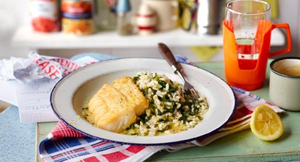 Risoto de espinafres com peixe frito